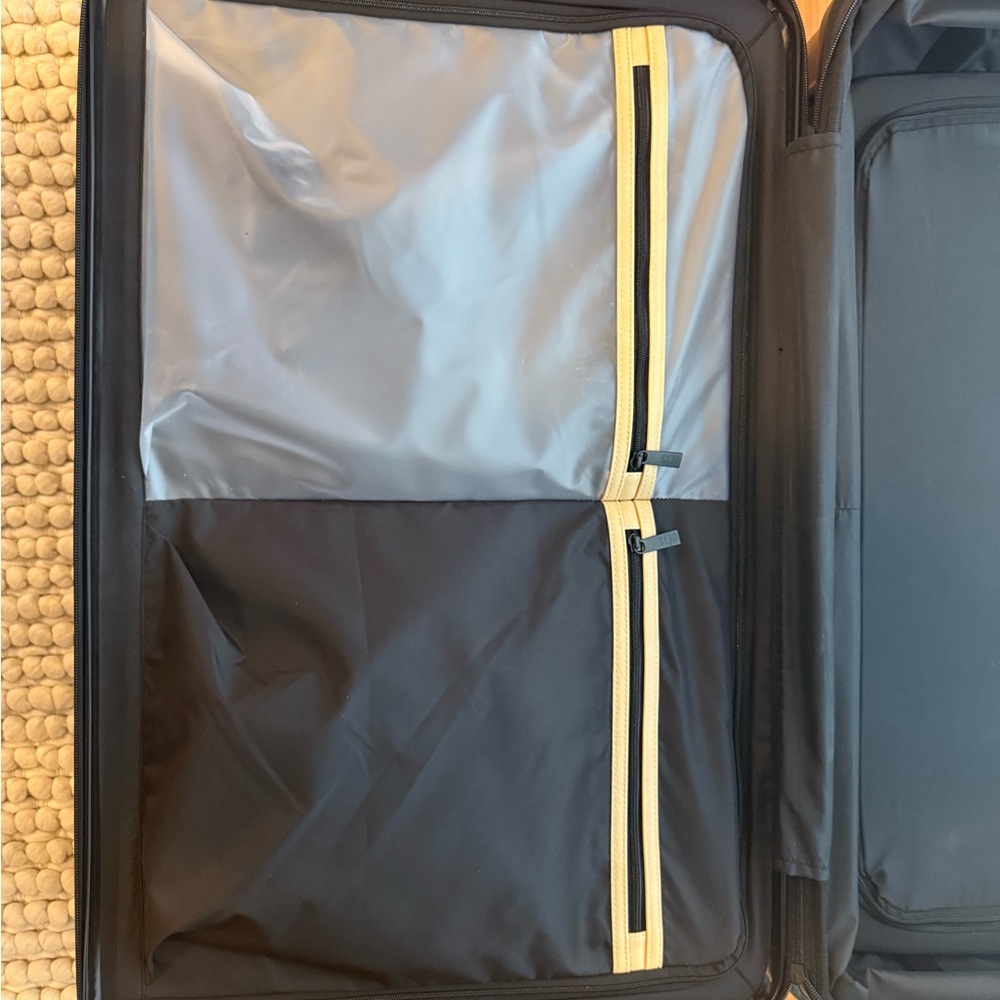 Beis - The 29" Large Check-In Roller - Picture 12 of 16